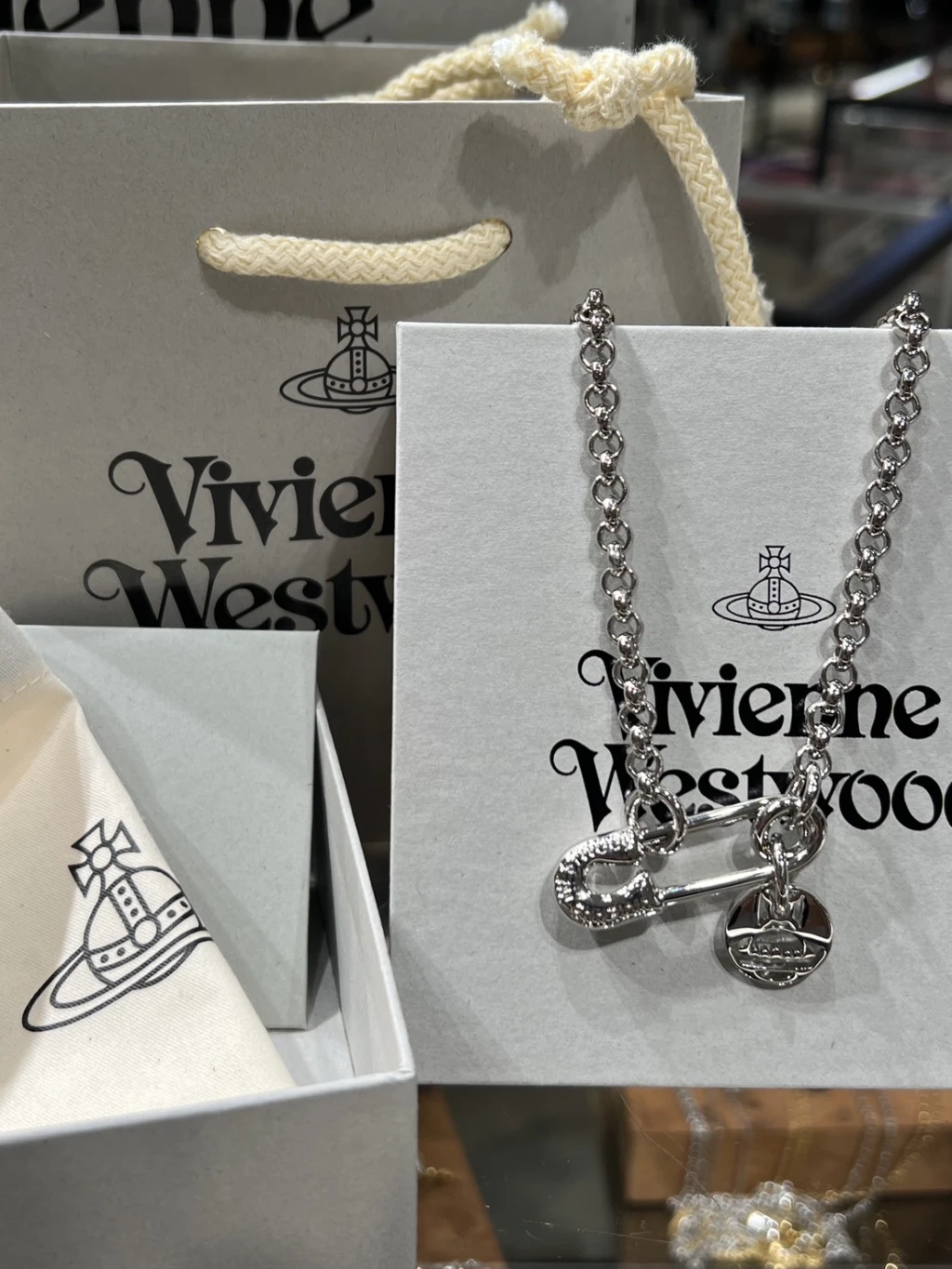 VIVIENNE WESTWOOD*預購*大別針項鍊 中性款