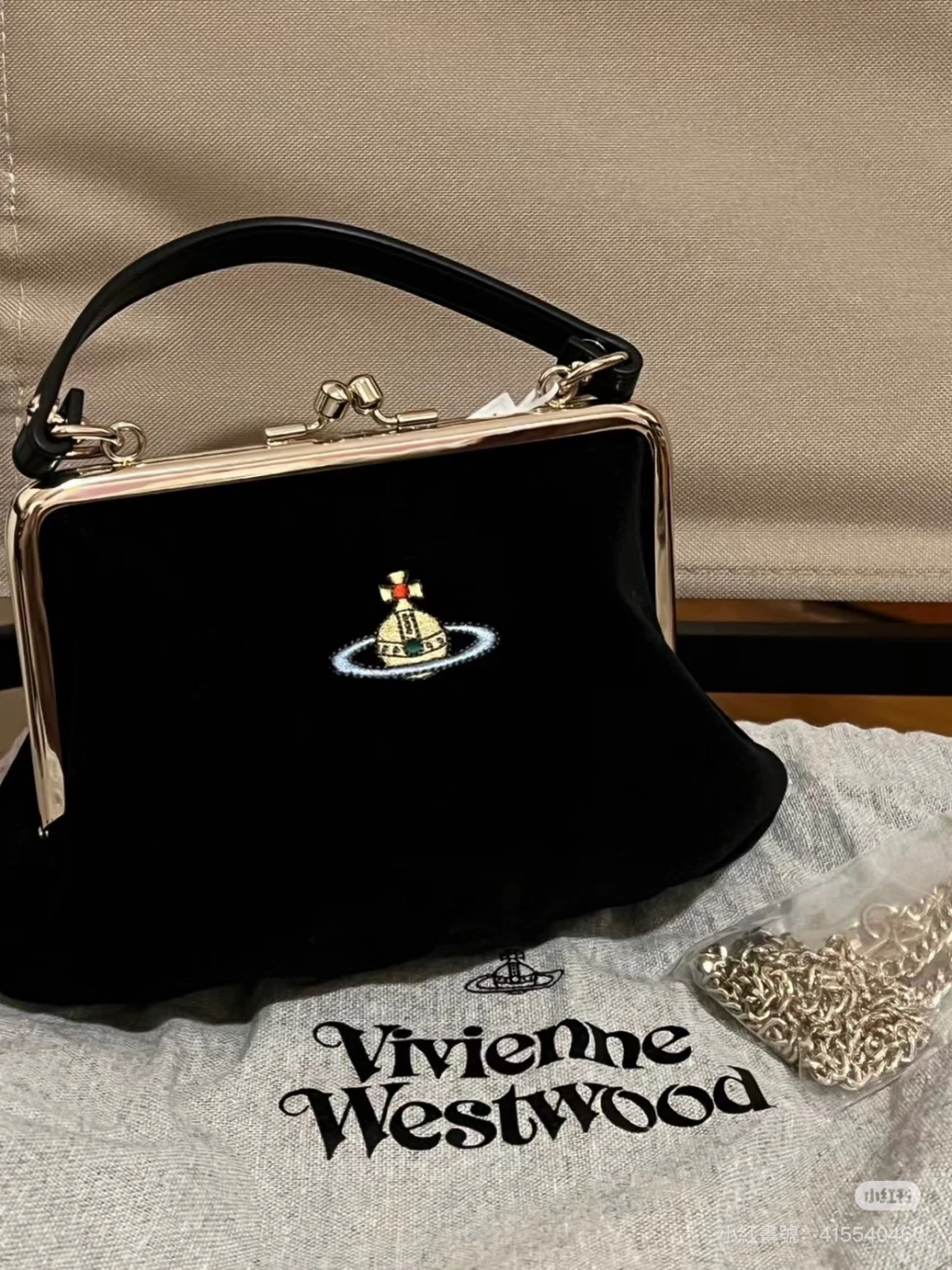 VIVIENNE WESTWOOD*現貨+預購*絨面口金餃子包