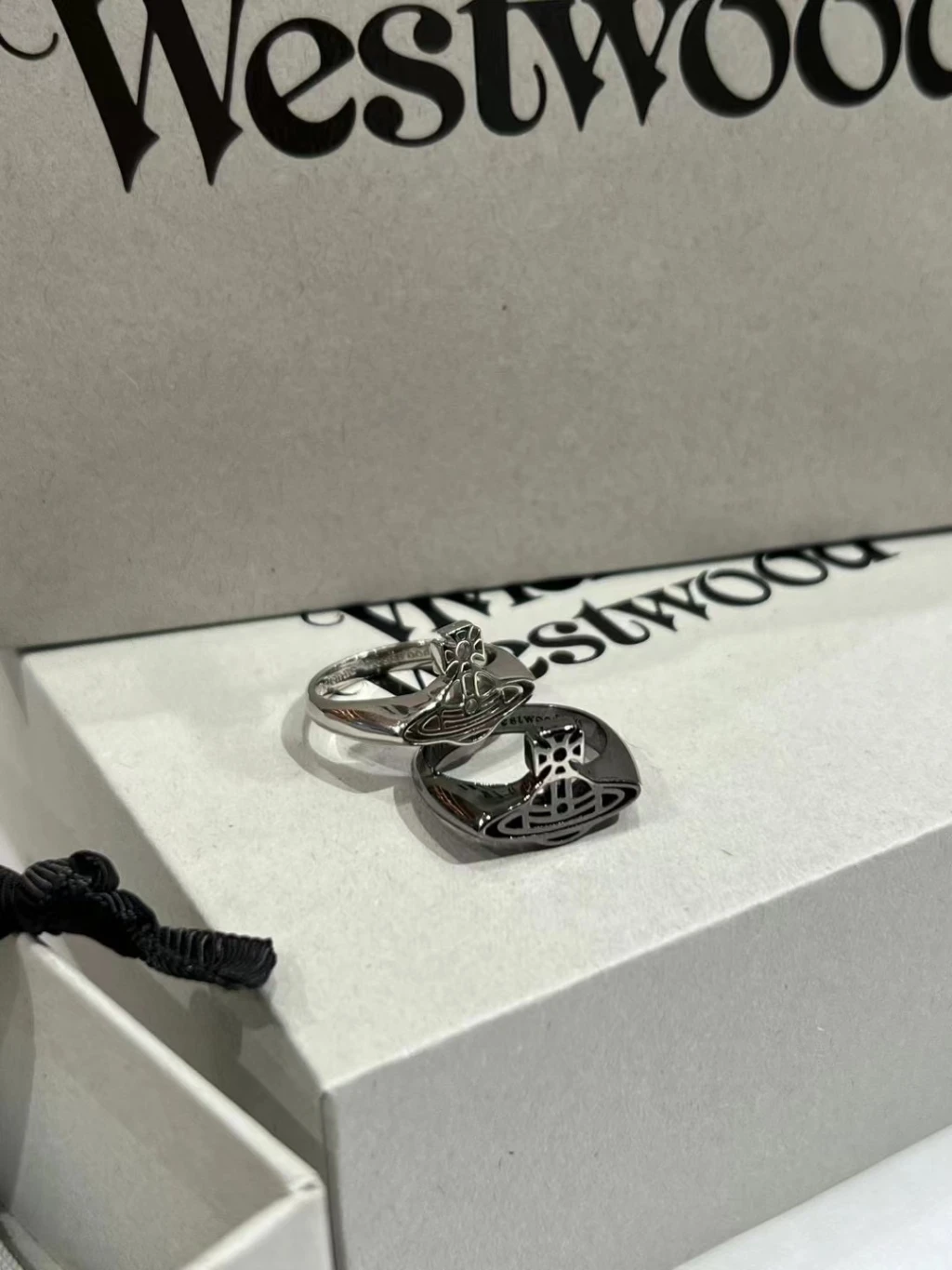 VIVIENNE WESTWOOD *現貨槍色XXL*簍空行星 925銀戒指