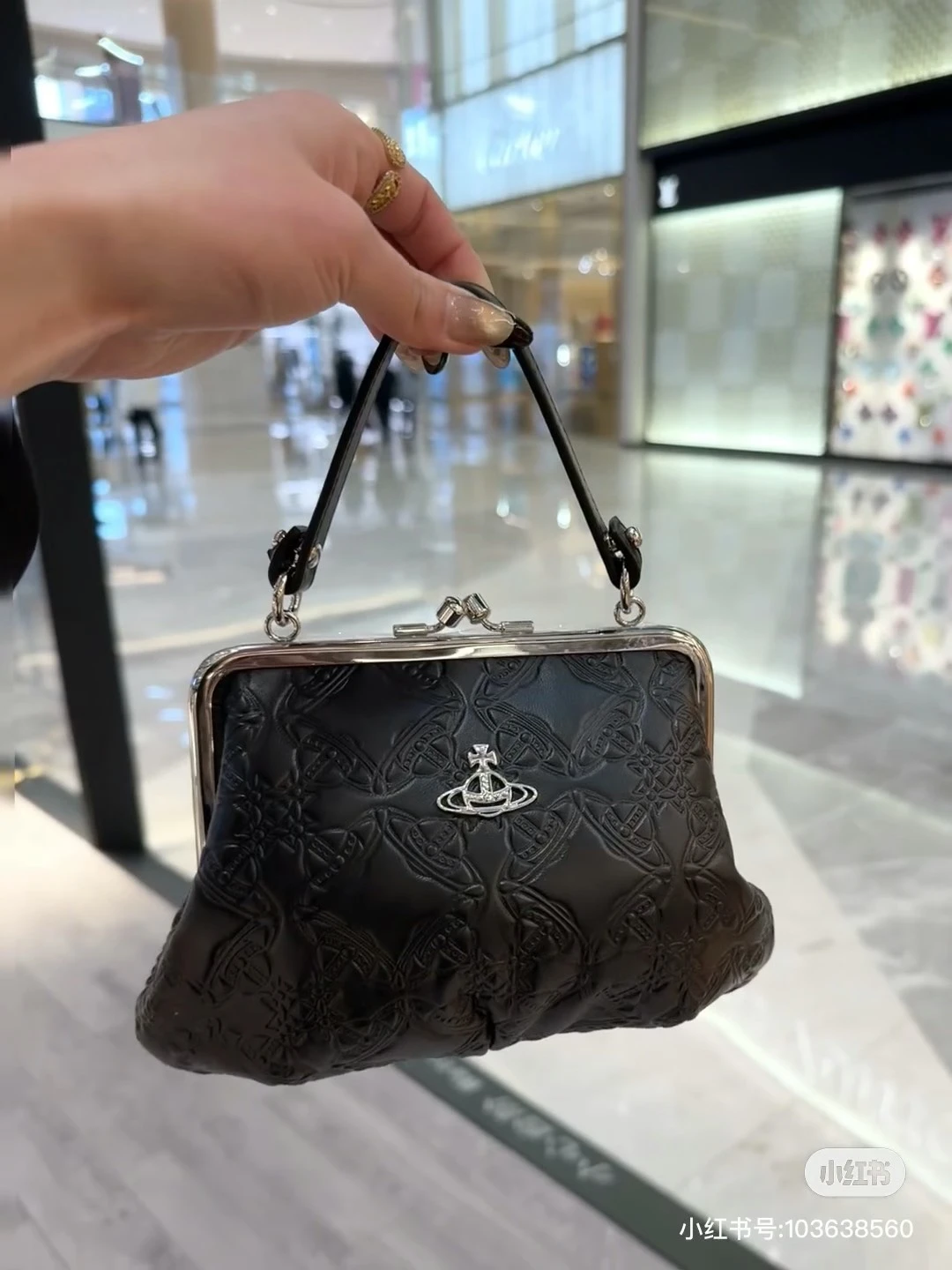 VIVIENNE WESTWOOD*現貨*壓紋口金餃子包