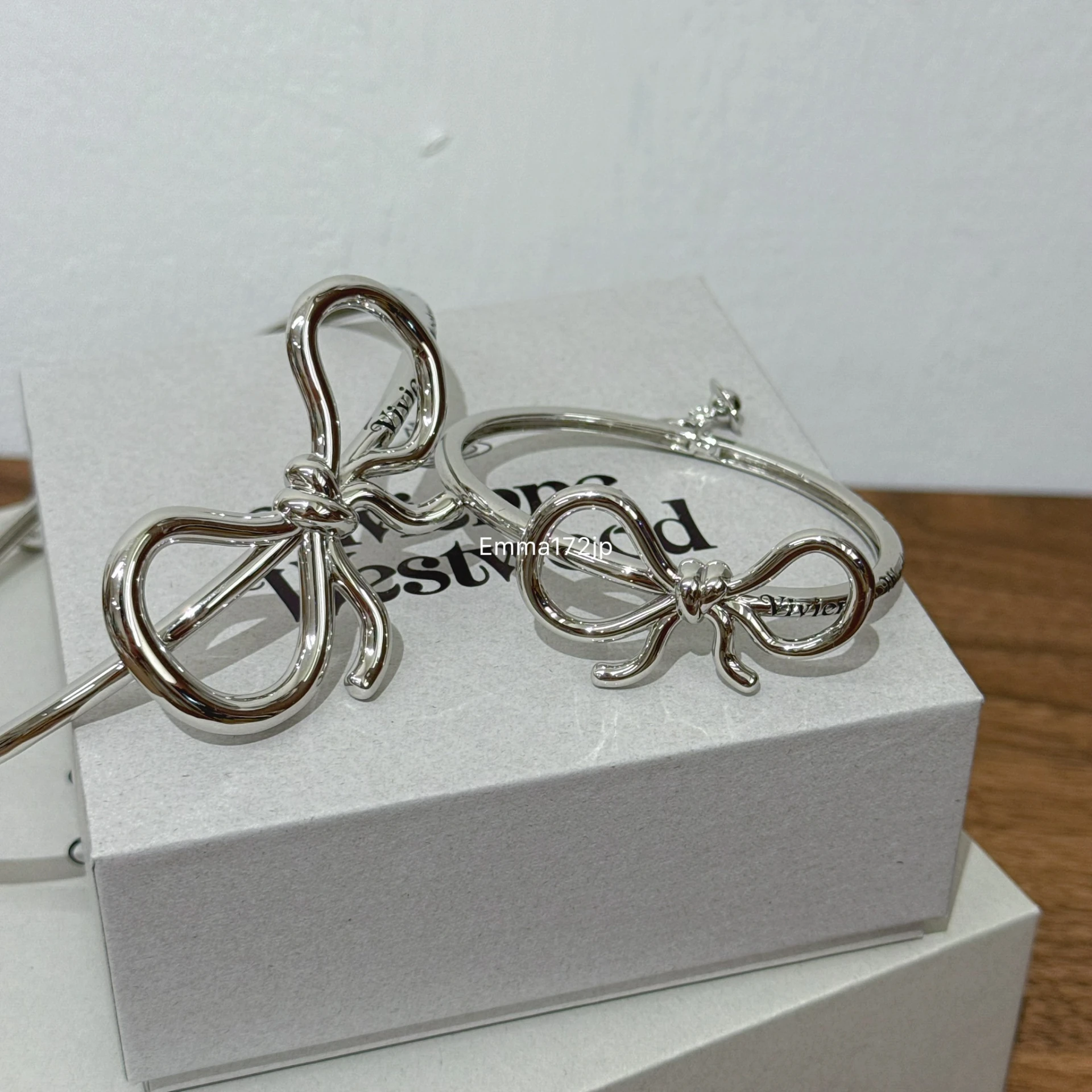VIVIENNE WESTWOOD*現貨*蝴蝶結頸環 W2