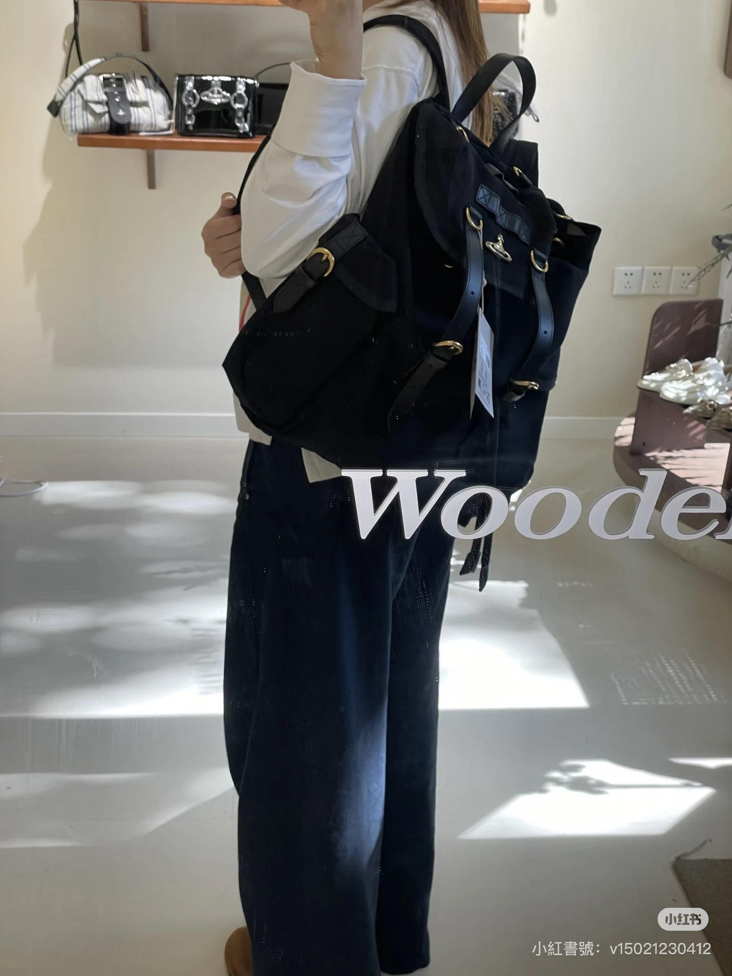 VIVIENNE WESTWOOD*現貨*肯亞系列金扣後背包 小號