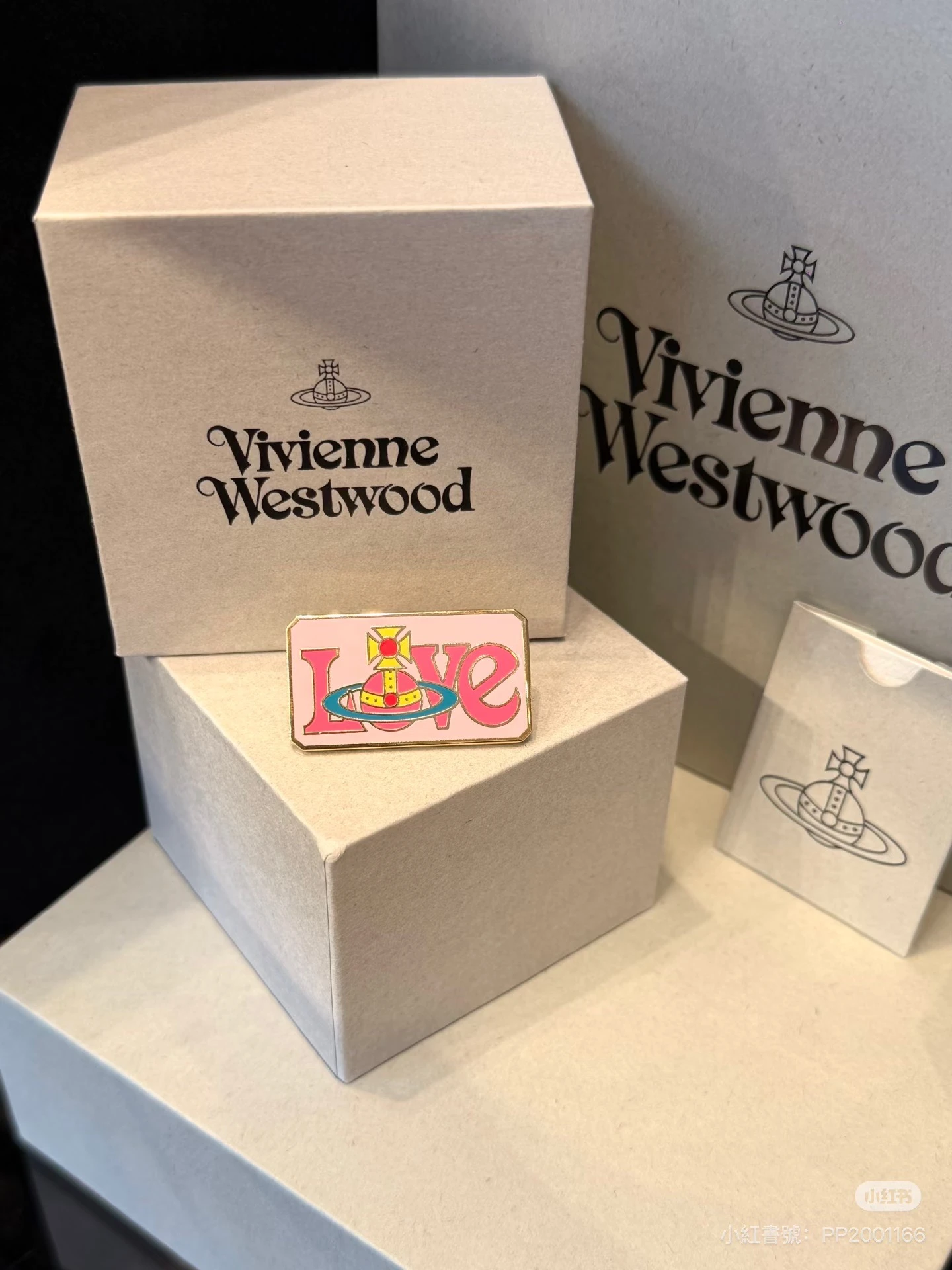 VIVIENNE WESTWOOD*現貨*珠寶展限定 徽章 PIN