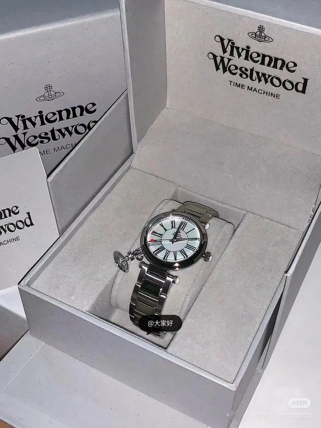 VIVIENNE WESTWOOD*現貨*垂墜小行星錶 Mother Orb stainless-steel quartz watch 銀色 32mm
