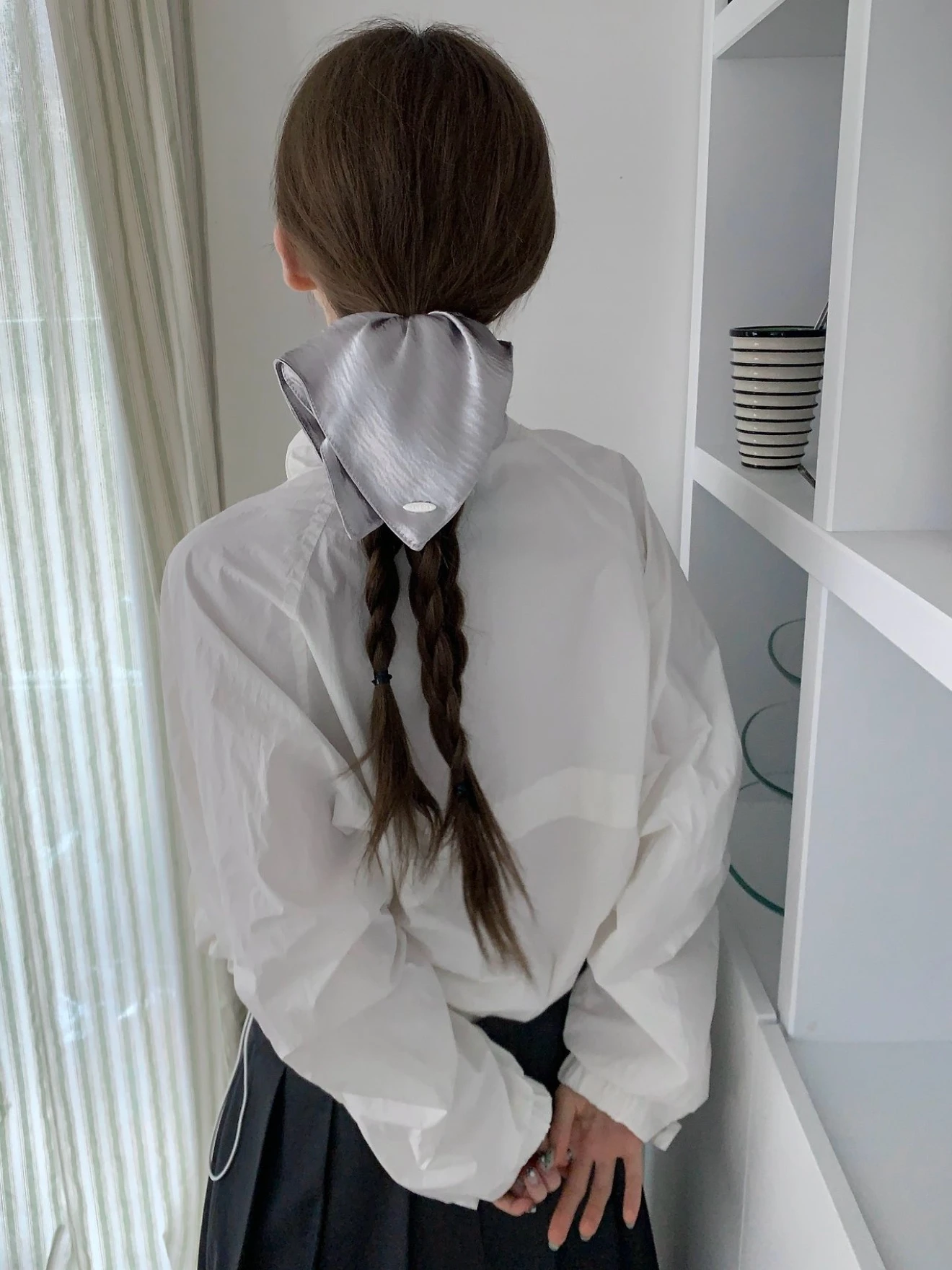Emaselect*現貨*韓國EARLOBE 緞面方形垂墜髮圈 銀色 粉色 黑色