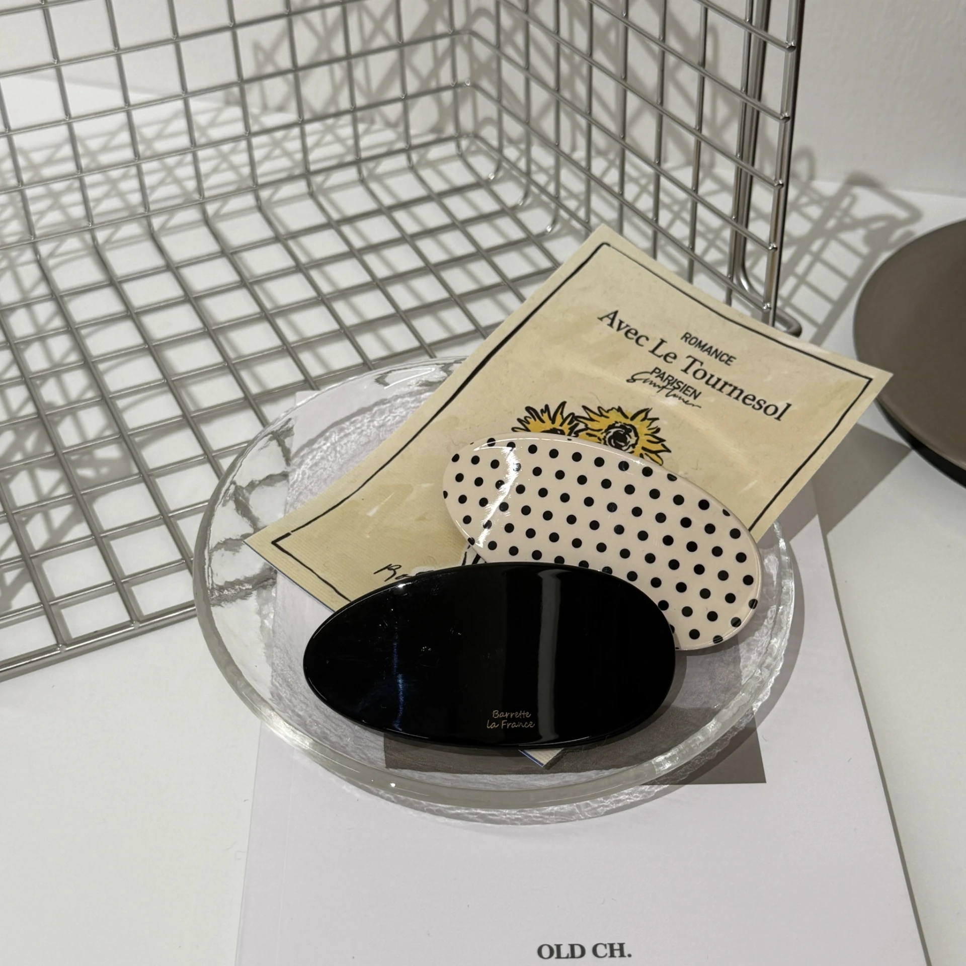 Emaselect*現貨*韓國EARLOBE 法式點點彈簧夾 止滑加強 2色