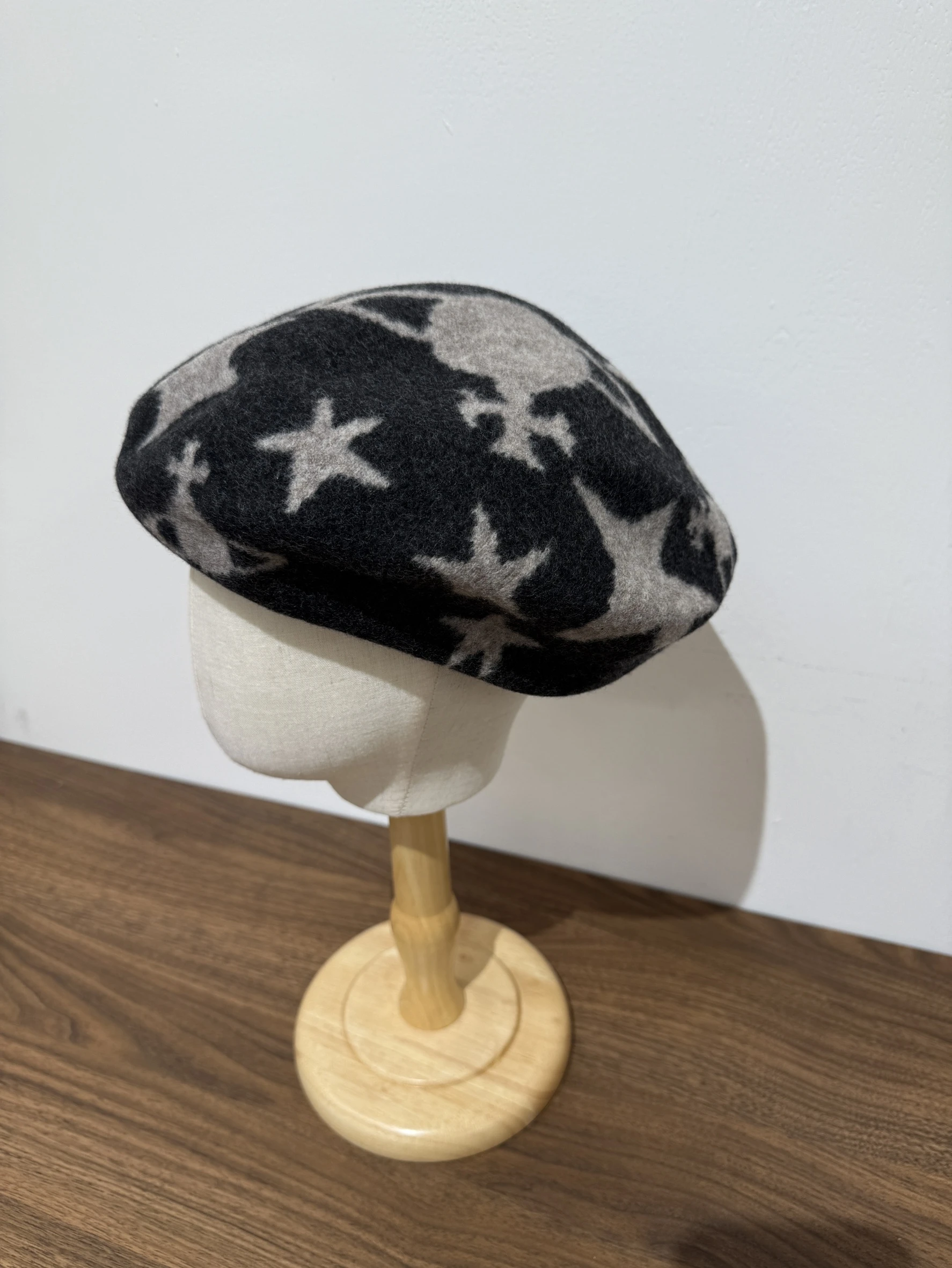 VIVIENNE WESTWOOD*現貨*星星貝雷帽 羊毛 紅色 黑色