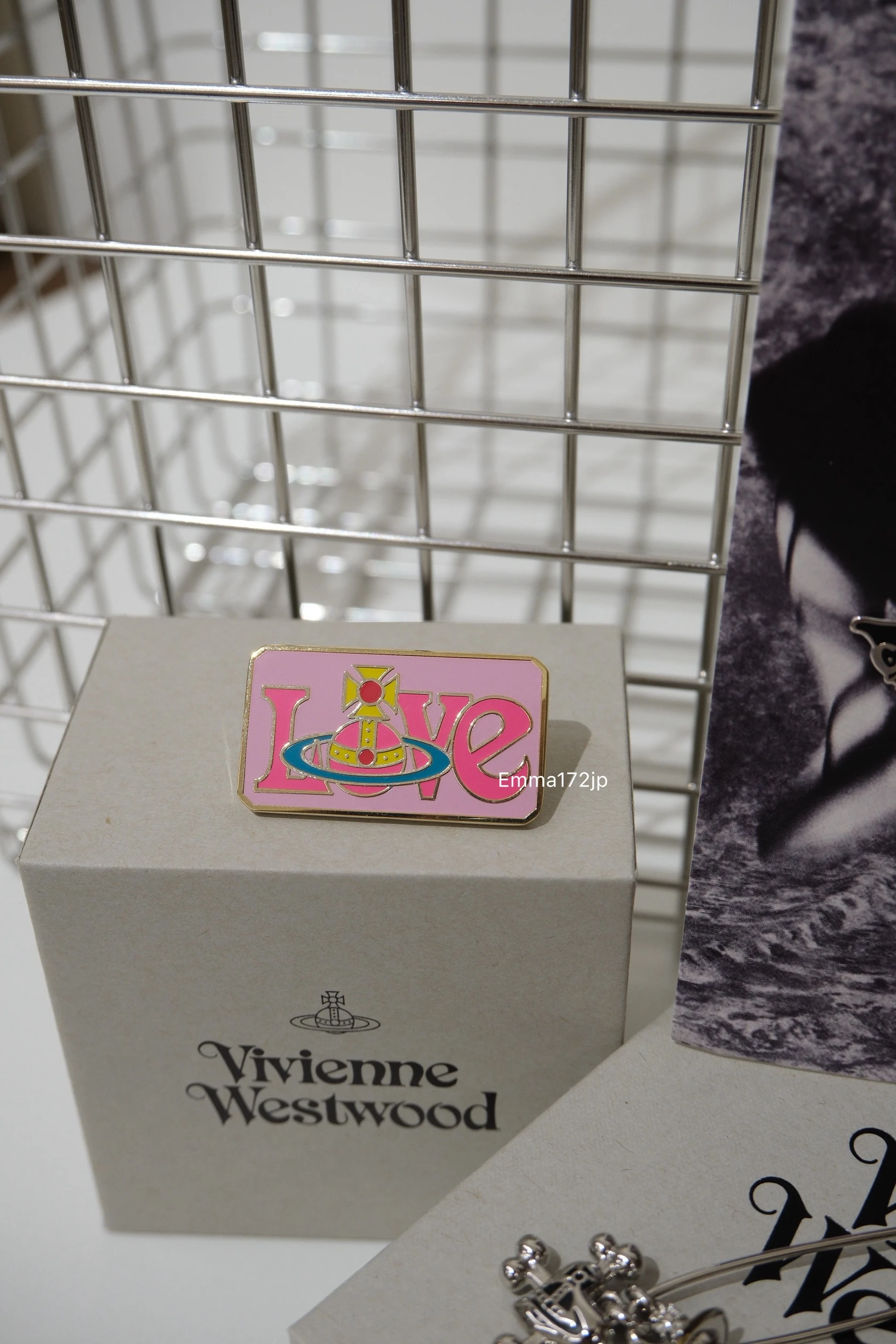VIVIENNE WESTWOOD*現貨*珠寶展限定 徽章 PIN