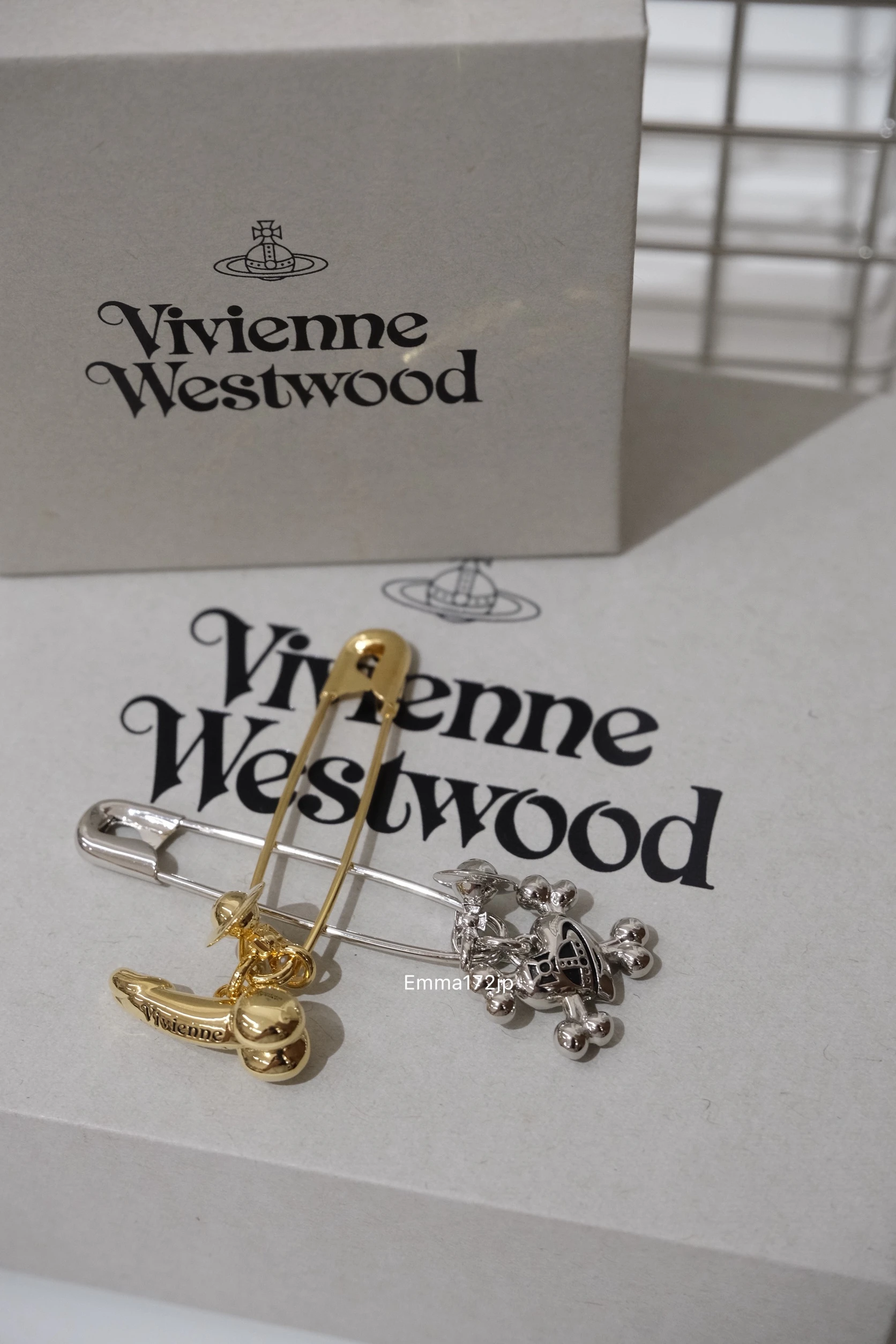 VIVIENNE WESTWOOD*現貨*珠寶展限定 別針 金色雞雞 銀色愛心