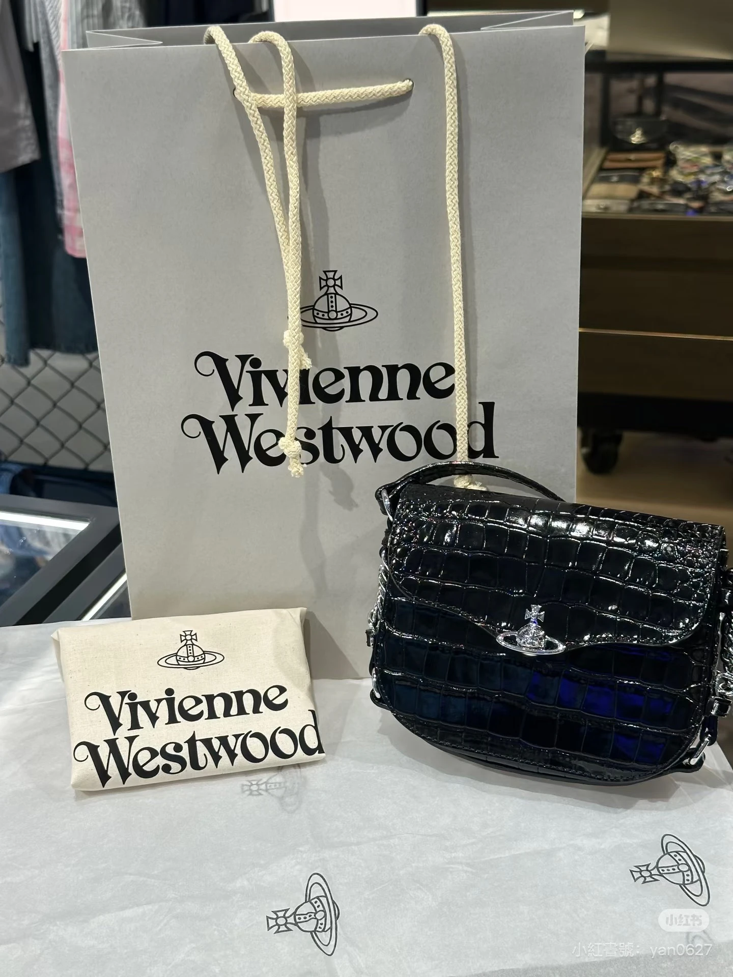 VIVIENNE WESTWOOD*預購*鱷魚壓紋斜背包