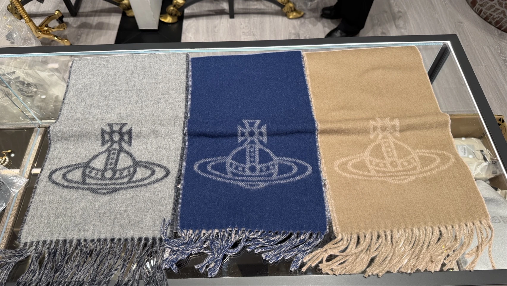 VIVIENNE WESTWOOD*預購*基本款行星圍巾 多色可選