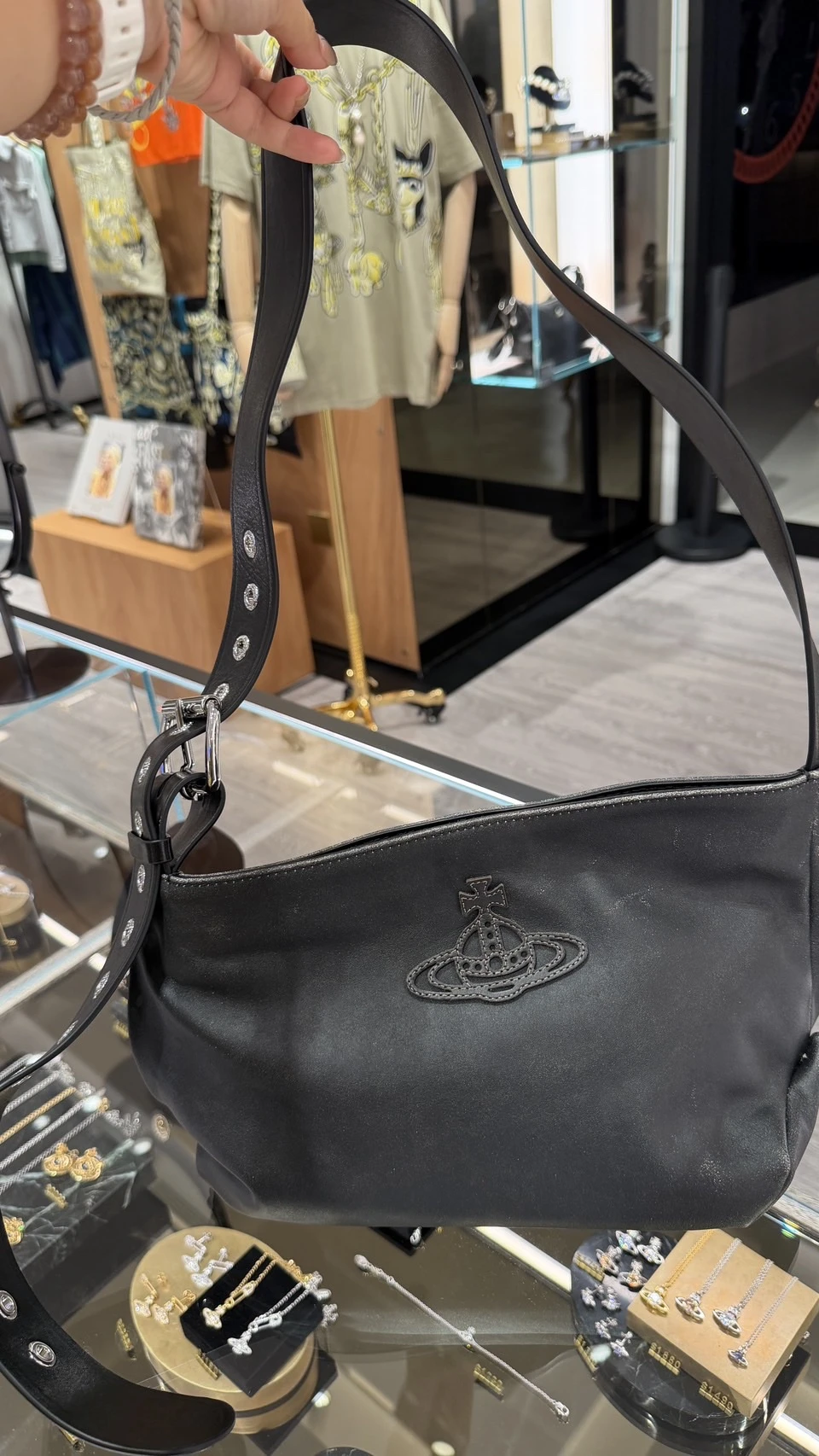 VIVIENNE WESTWOOD*預購*皮革斜背包 26年新款