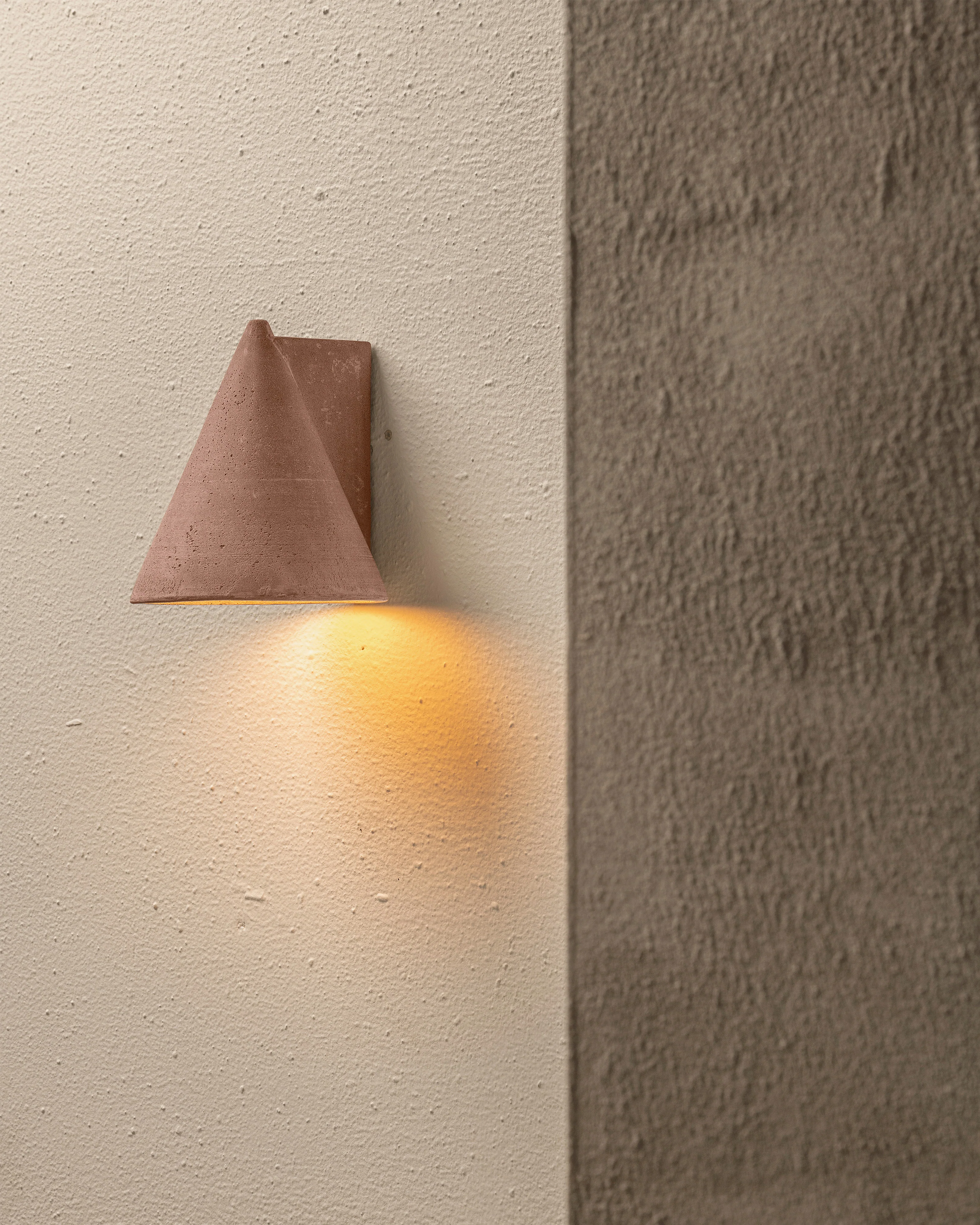 (預計11月庫存到貨) Wall lamp °1 dark red Primary Shape - Serax