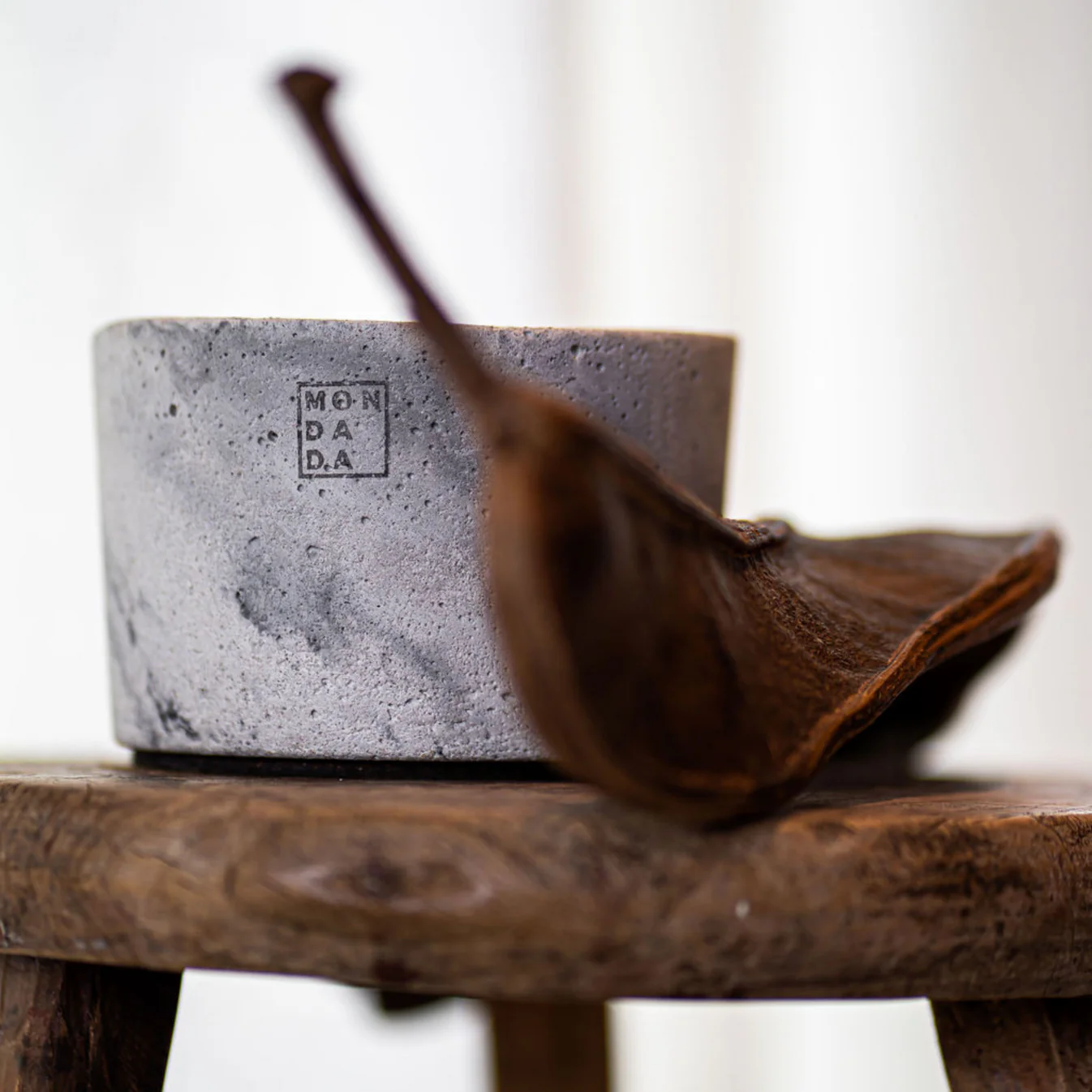 Urban Indoor Candle M / Ø18 x H12 (兩色) - Mon Dada 比利時手工蠟燭