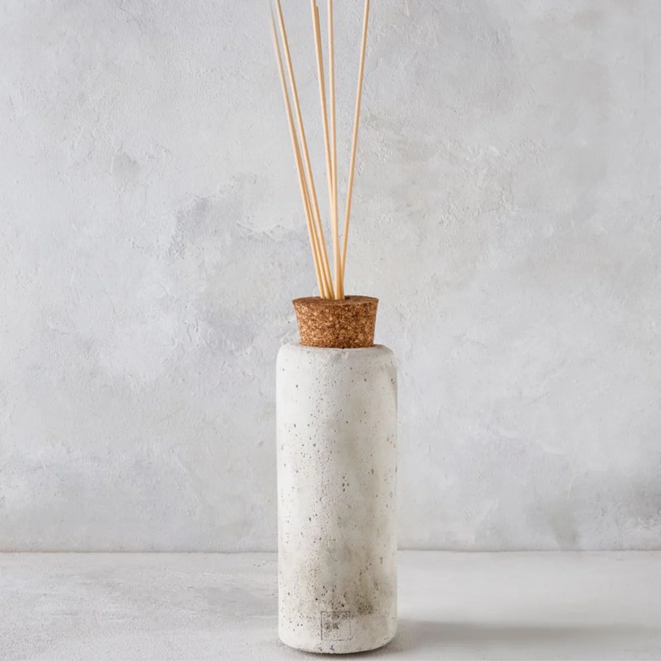 Urban Diffuser Ø8 x H19.5cm (兩色) - Mon Dada 比利時手工擴香