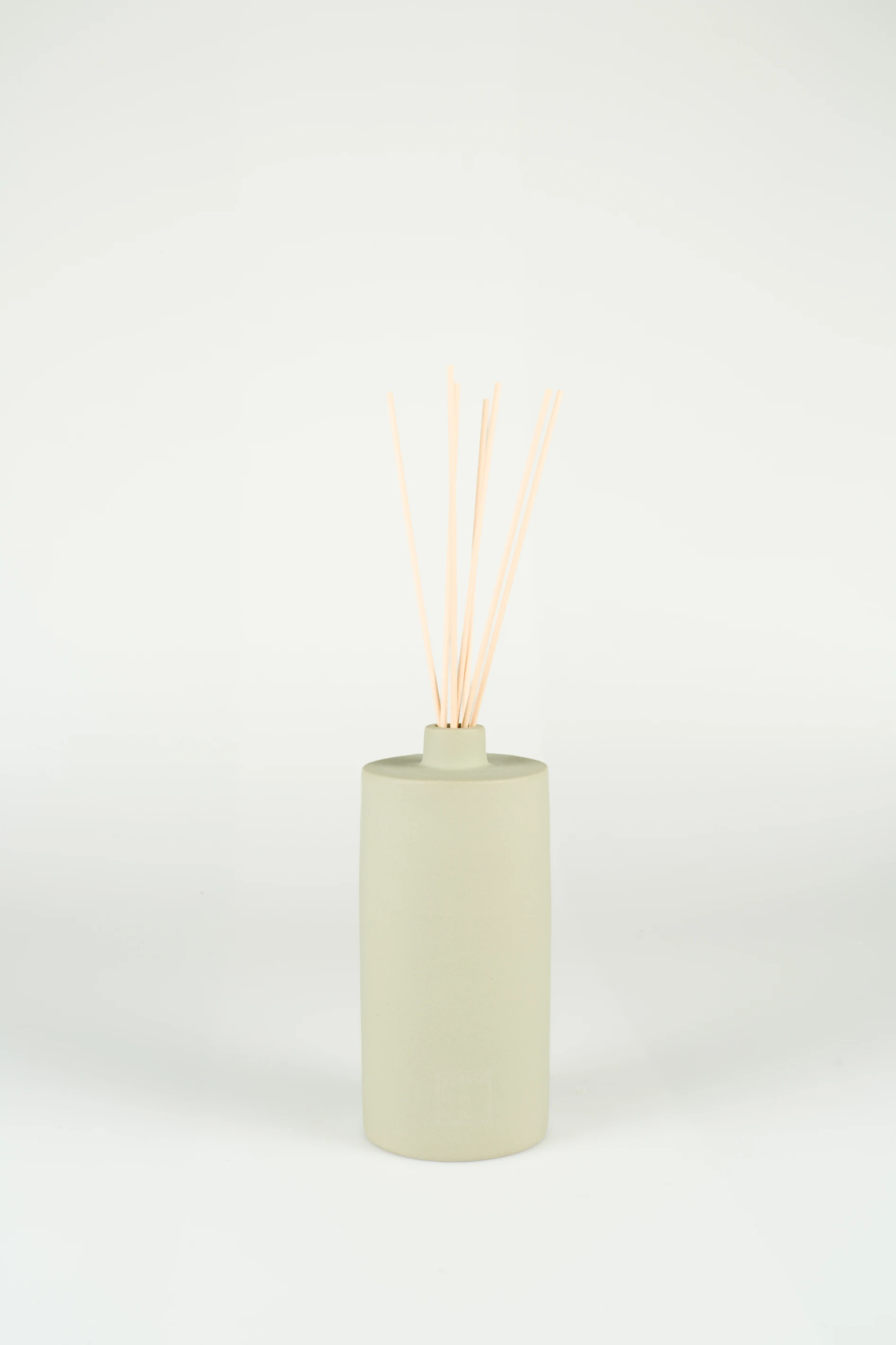 OCTO-DIFFUSER Indoor  Ø9 x H20 (牛油果綠)  - Mon Dada 比利時手工擴香