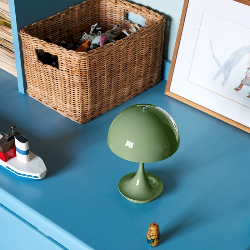 (現貨優惠) Opaque moss green 無線充電桌燈 - Louis Poulsen Panthella Portable Lamp V3