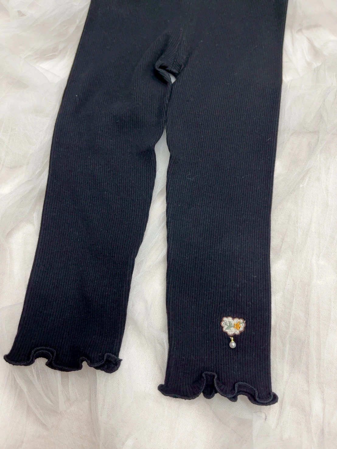 刺繡雲朵珍珠內搭褲