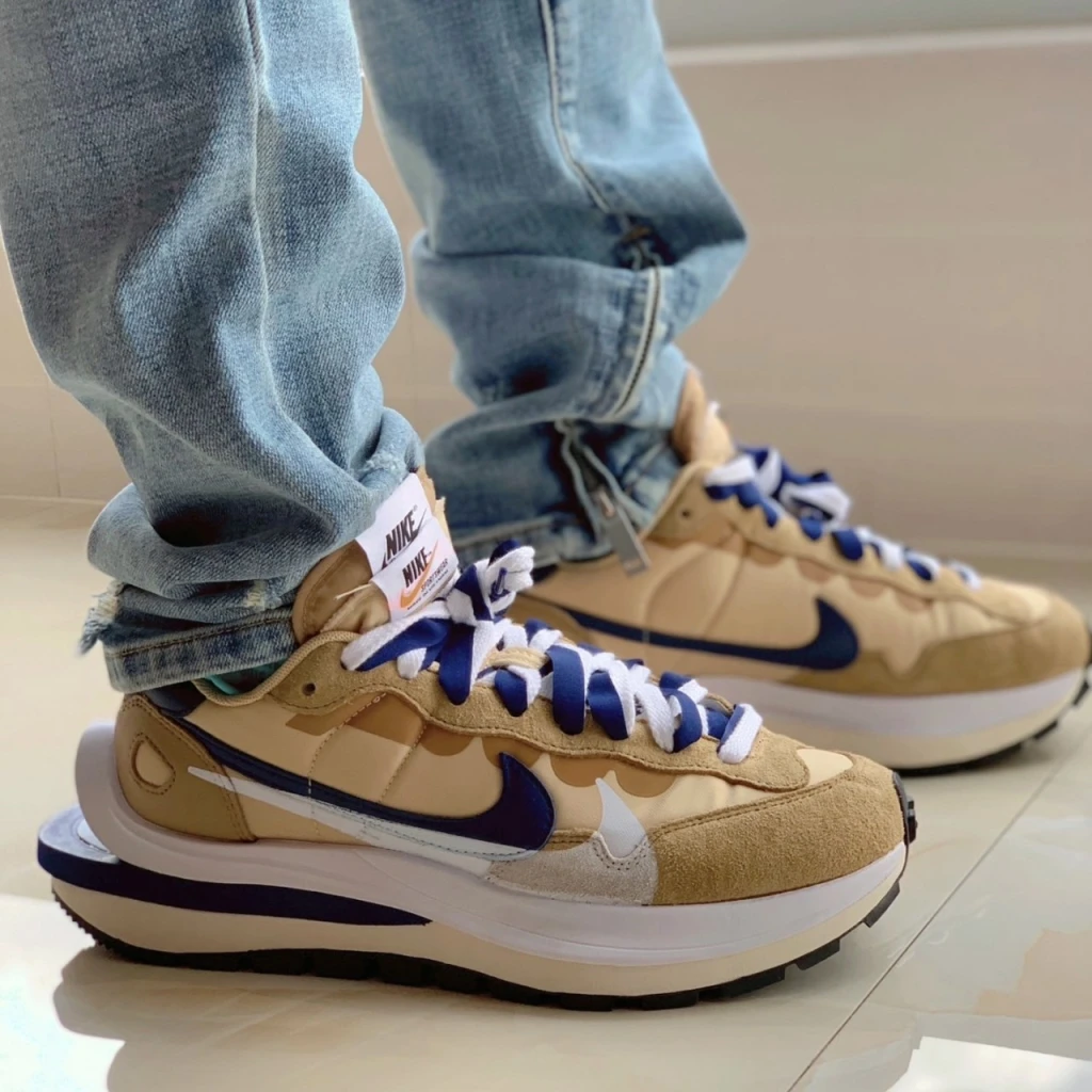 Nike X Sacai Vaporwaffle "Sesame and Blue Void" 芝麻卡其 奶茶色 (DD1875-200)