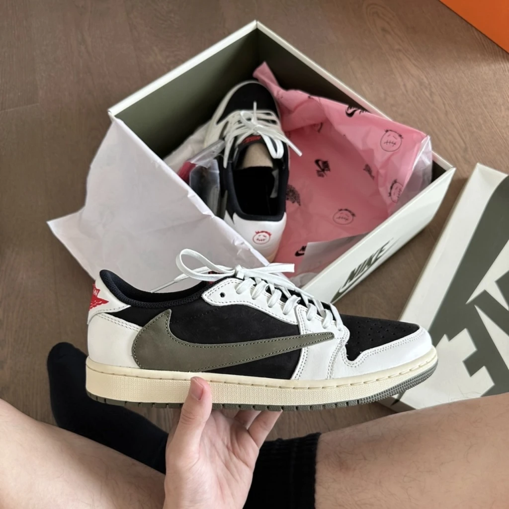 Travis Scott x Air Jordan 1 Low Medium Olive 倒鉤 橄欖綠 DZ4137-106