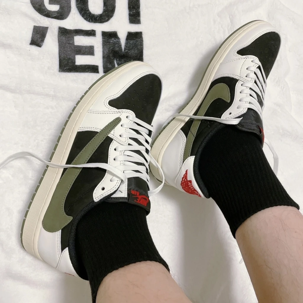 Travis Scott x Air Jordan 1 Low Medium Olive 倒鉤 橄欖綠 DZ4137-106