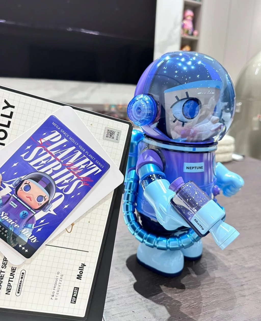 POPMART MEGA SPACE MOLLY NEPTUNE 海王星400% Mega Space Molly 400