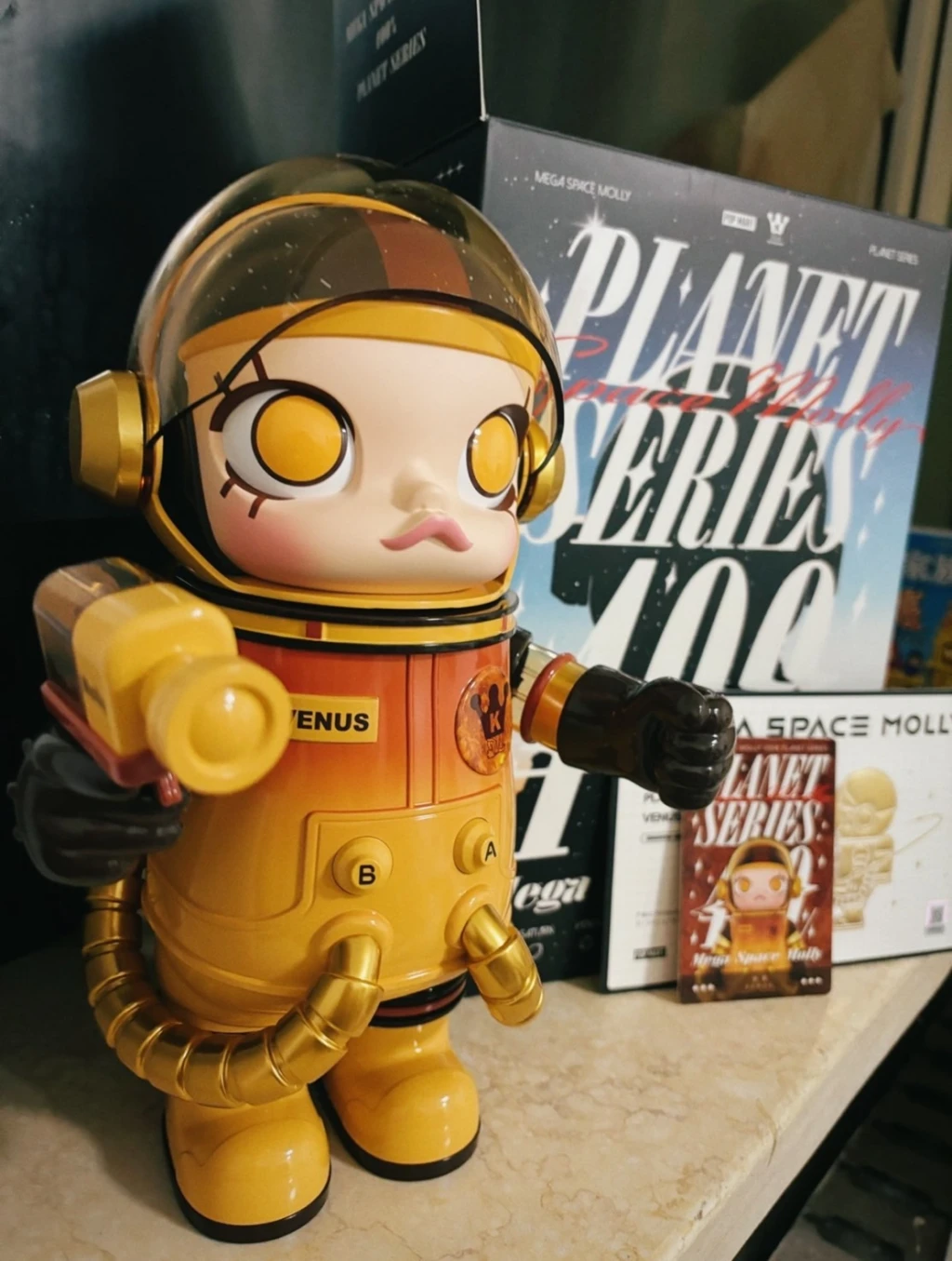 <星球系列> 泡泡瑪特 POPMART 400% Molly金星 潮流公仔