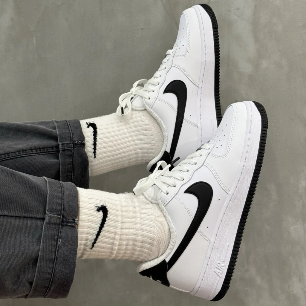 NIKE AIR FORCE 1 LOW 黑白 (FQ4296-101)