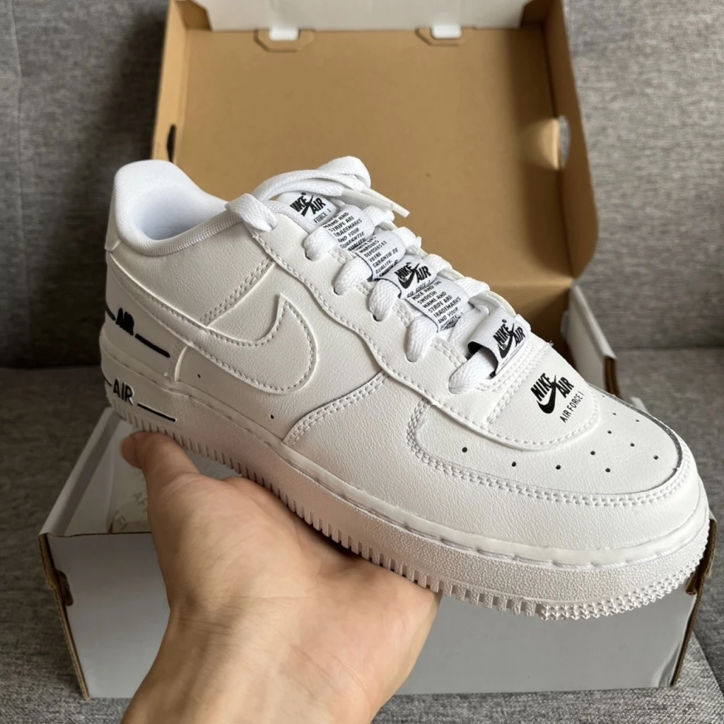 NIKE AIR FORCE 1 LOW GS 純白 白黑串標 (CJ4092-100)
