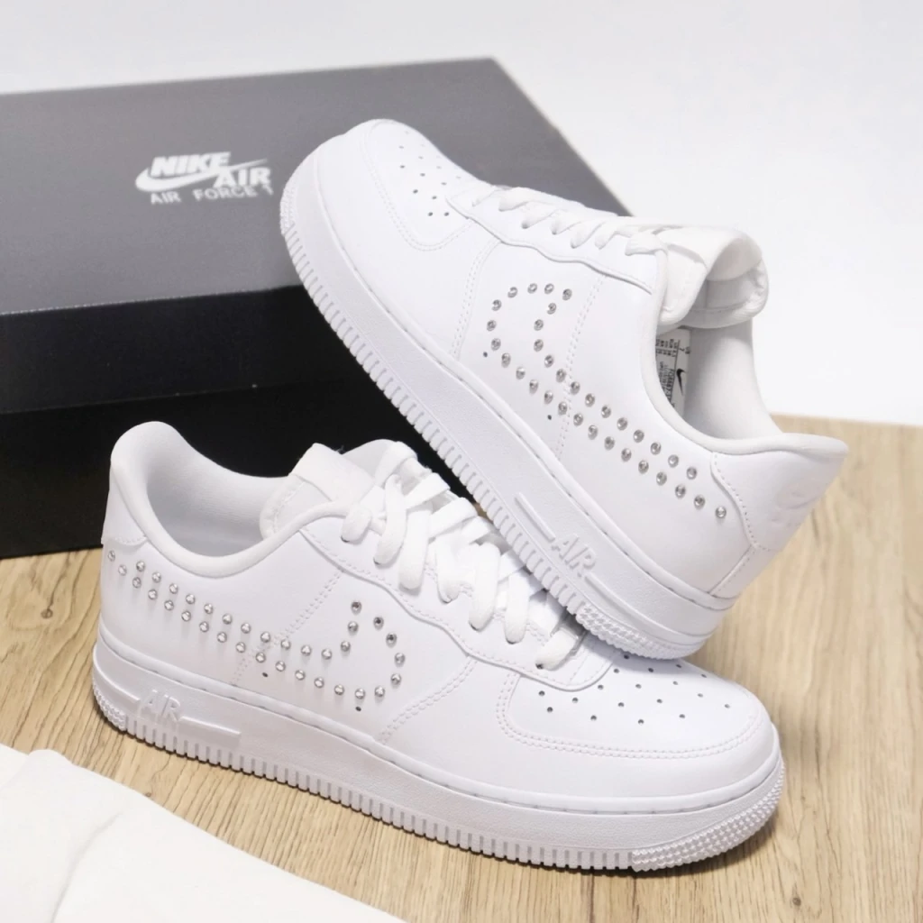 NIKE AIR FORCE 1 LOW 純白水鑽 (FQ8887-100)