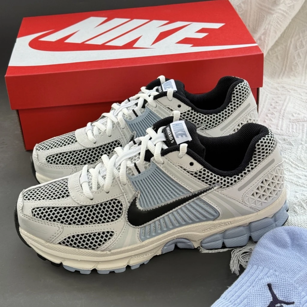 NIKE AIR ZOOM VOMERO 5 霧霾灰藍 (FQ7079-001)