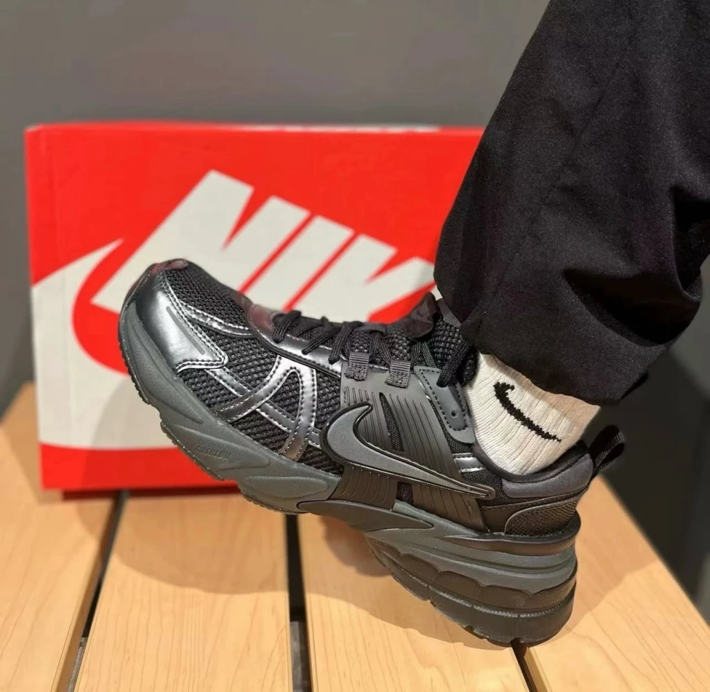 NIKE V2K RUN 黑魂 (HJ4497-001)