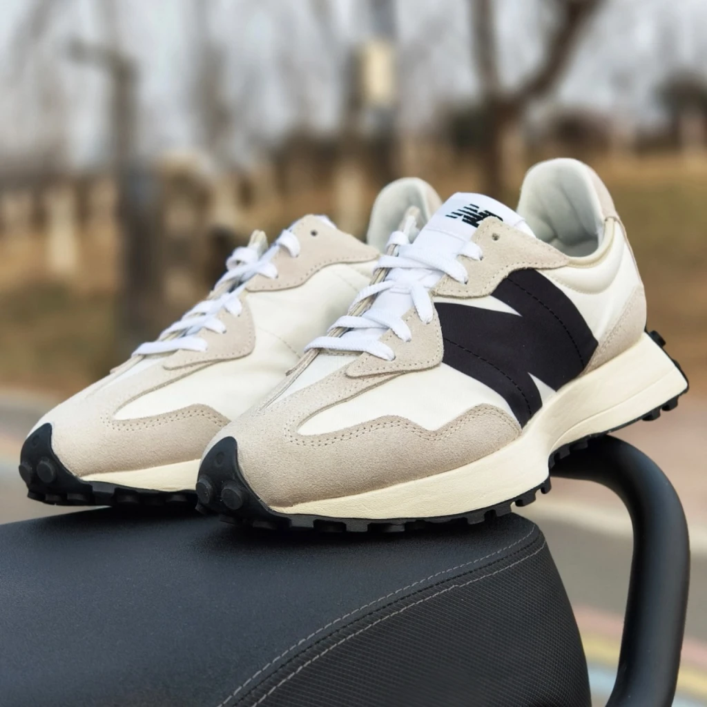 <經典百搭> NEW BALANCE 327 海鹽黑白 情侶百搭款 (MS327FE)