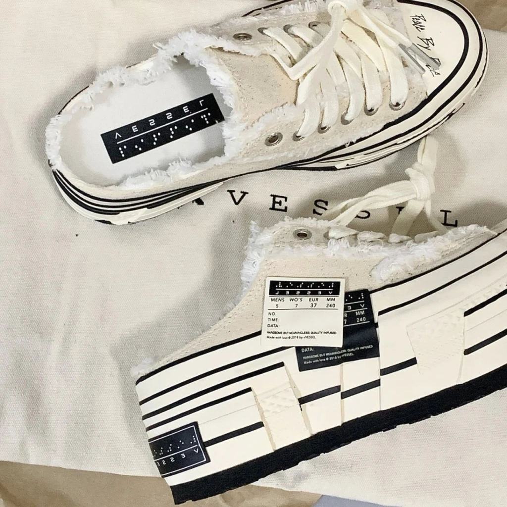 xVESSEL G.O.P Slip 米色雙側標穆勒鞋 半拖 (S24X39M)