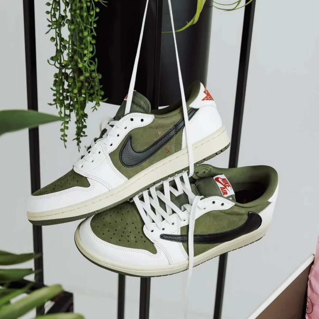 Travis Scott x Air Jordan 1 Retro Low OG "Reverse Olive" 倒鉤 反轉橄欖綠 (DM7866-200)