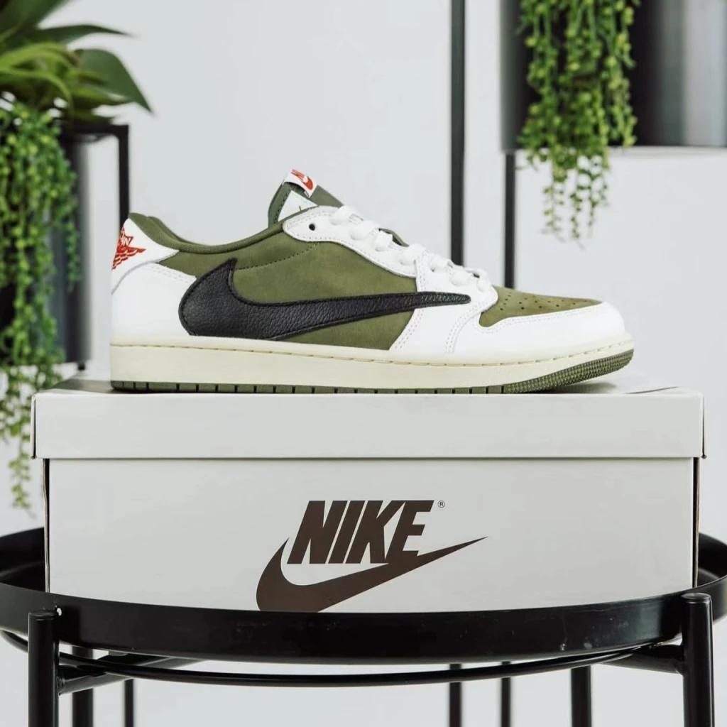 Travis Scott x Air Jordan 1 Retro Low OG "Reverse Olive" 倒鉤 反轉橄欖綠 (DM7866-200)