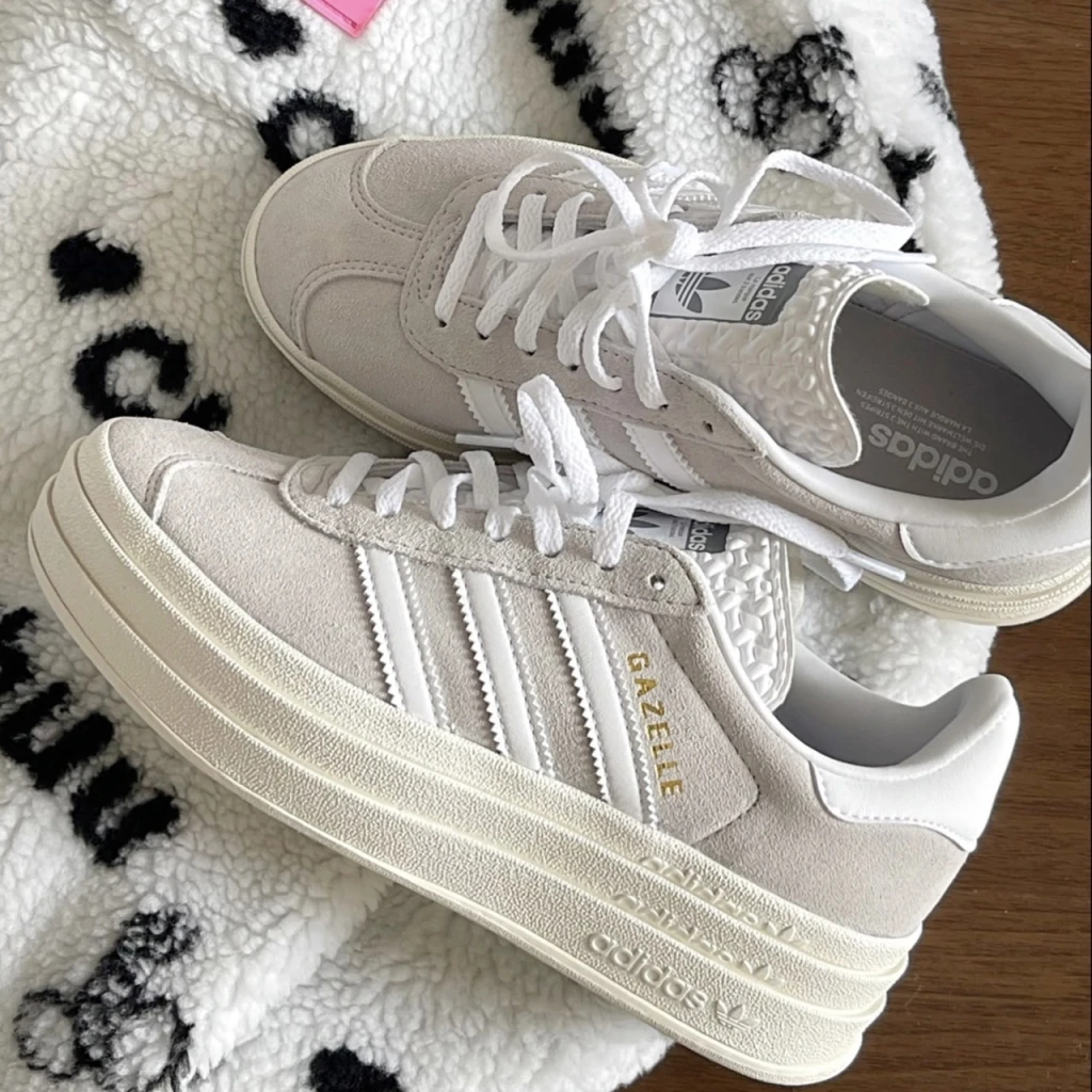 ADIDAS ORIGINALS GAZELLE BOLD 三層厚底奶油灰白(HQ6893)