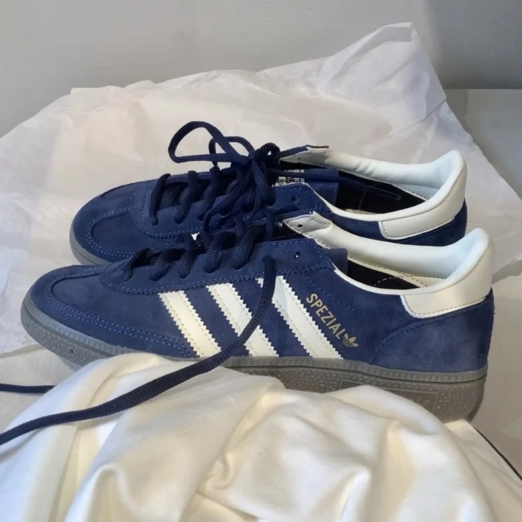 ADIDAS ORIGINALS HANDBALL SPEZIAL 麂皮暗夜藍 (IF7087)
