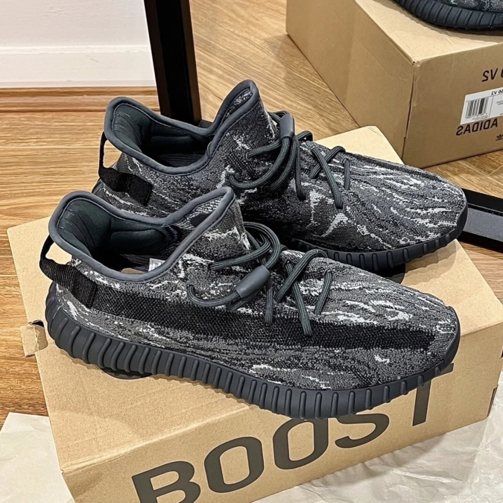 ADIDAS YEEZY BOOST 350 V2 黑鹽 (ID4811)