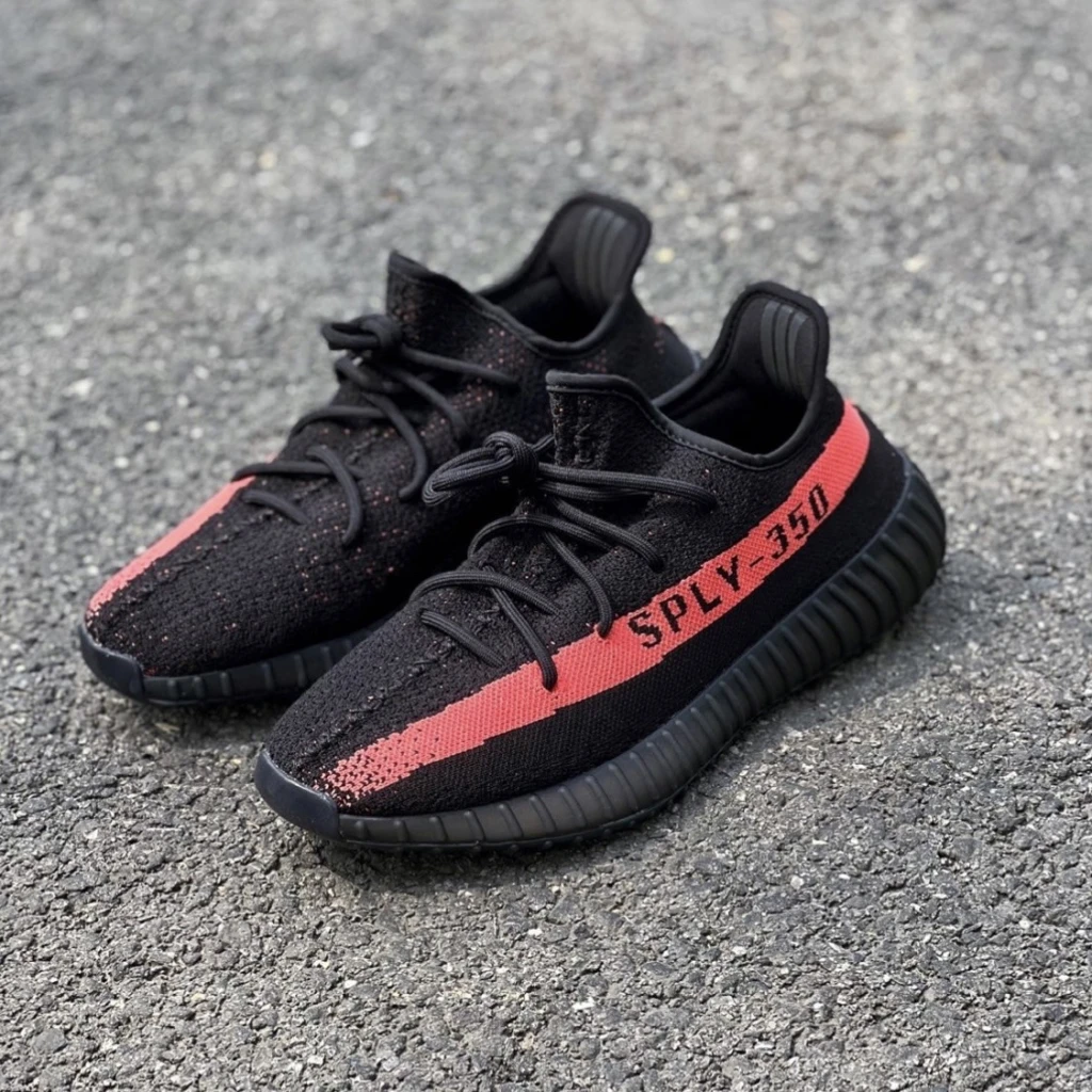 ADIDAS YEEZY BOOST 350 V2 "Core Black Red" 黑紅油漆條 (BY9612)