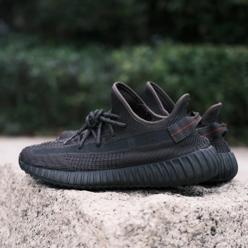 ADIDAS YEEZY BOOST 350 V2 黑天使 鞋帶反光 (FU9006)
