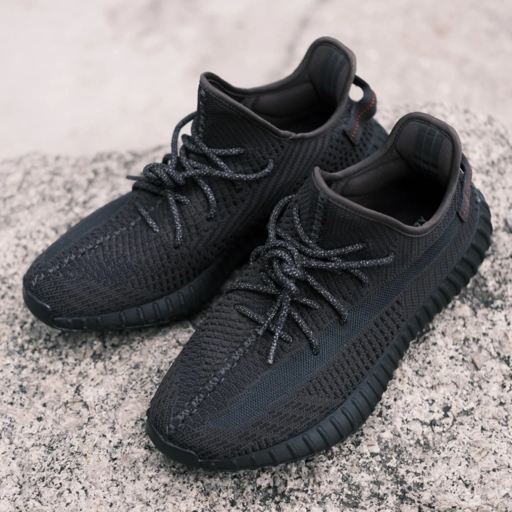 ADIDAS YEEZY BOOST 350 V2 黑天使 鞋帶反光 (FU9006)