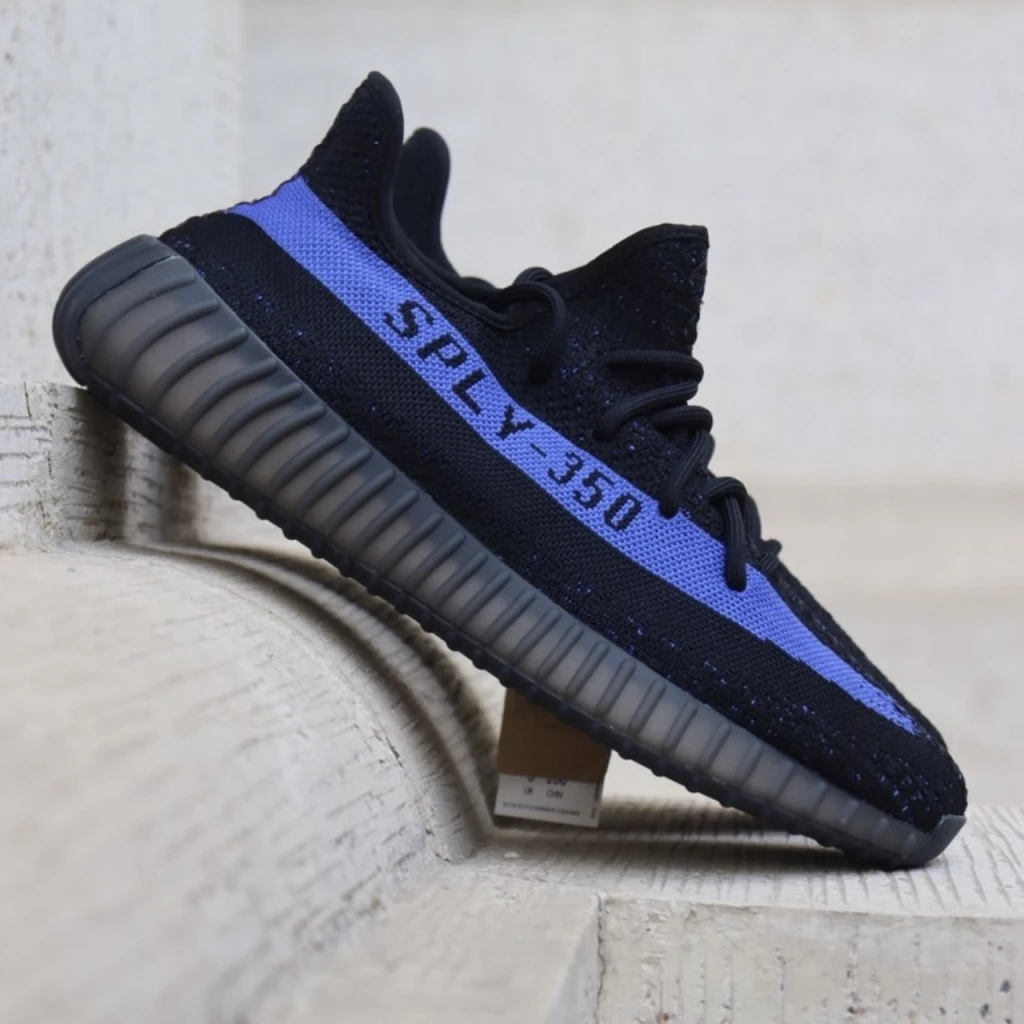 ADIDAS YEEZY BOOST 350 V2 黑藍油漆條 (GY7164)