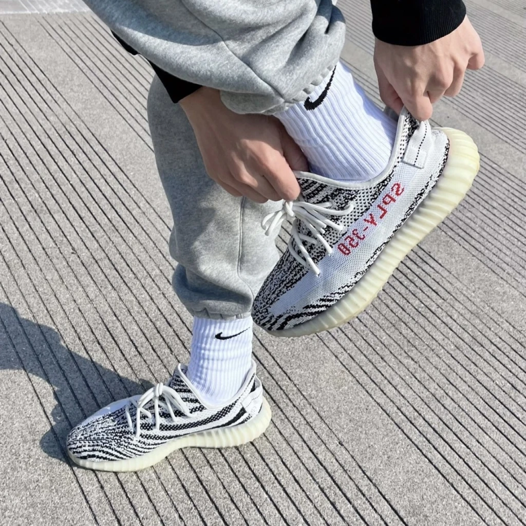 ADIDAS YEEZY BOOST 350 V2 "Zebra"白斑馬 (CP9654)