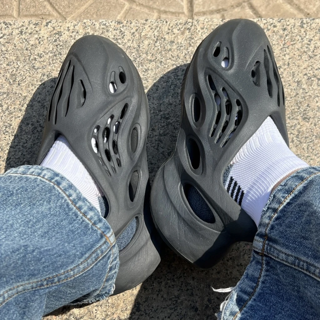 ADIDAS YEEZY FOAM RUNNER "Onyx"黑瑪瑙 (HP8739)