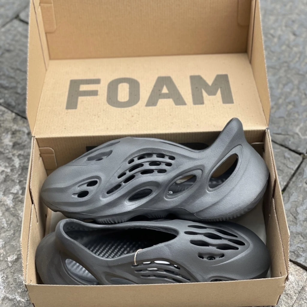 ADIDAS YEEZY FOAM RUNNER "Onyx"黑瑪瑙 (HP8739)