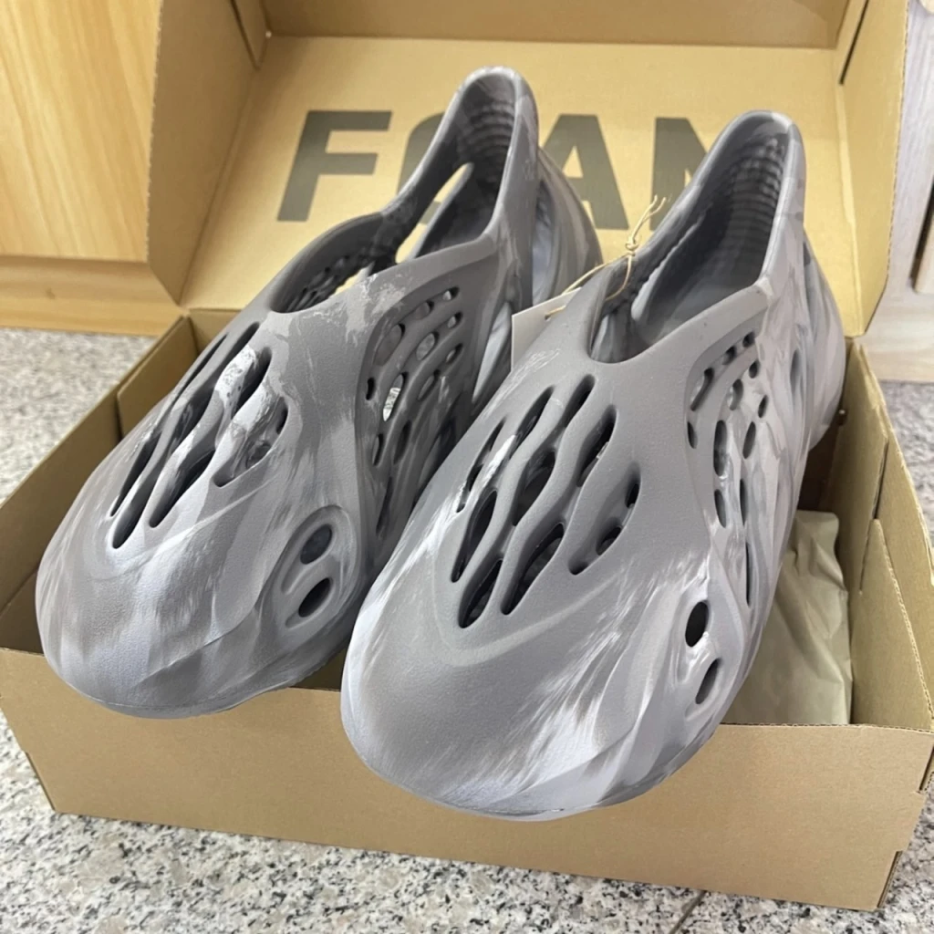 ADIDAS YEEZY FOAM RUNNER "Mx Granite" 水泥灰 (IE4931)