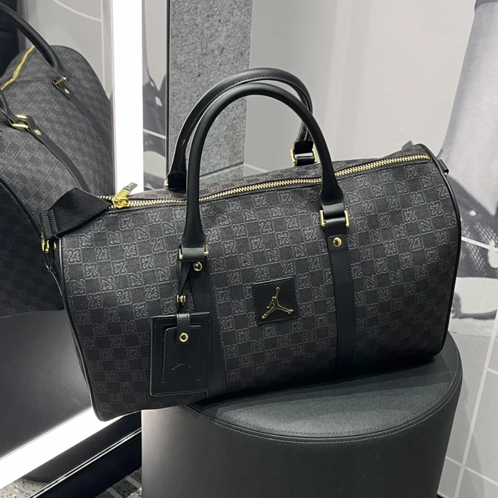 AIR JORDAN 黑金棋盤格 行李包（可肩背）