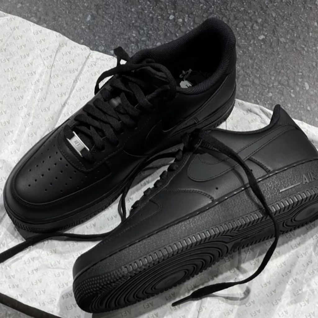 <全黑降臨> NIKE AIR FORCE 1 純黑(CW2288-001)