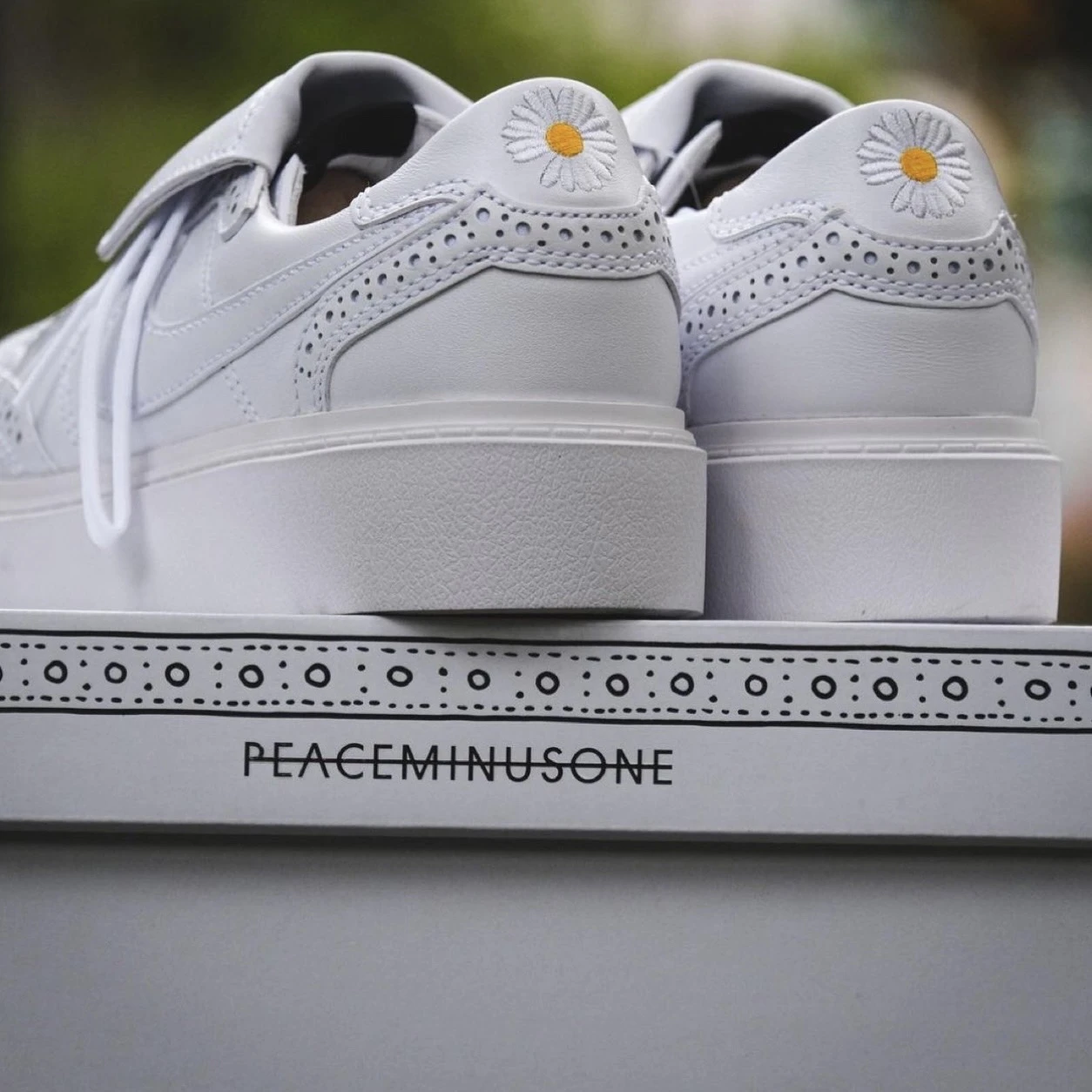 PEACEMINUSONE x Nike Kwondo 1 純白 GD小雛菊